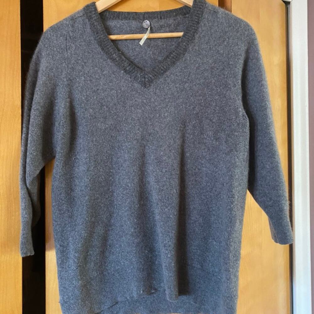 Margaret O'Leary L 100% Cashmere V-neck Sweater